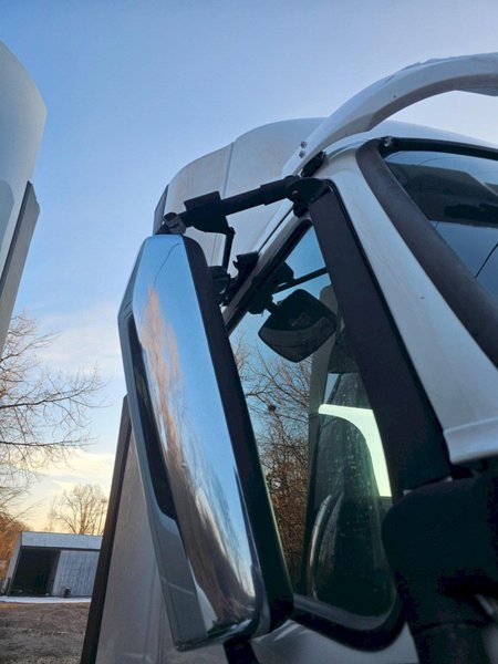 2015 Volvo VNL Day Cab – D11 Engine, Volvo ATO I-Shift Auto