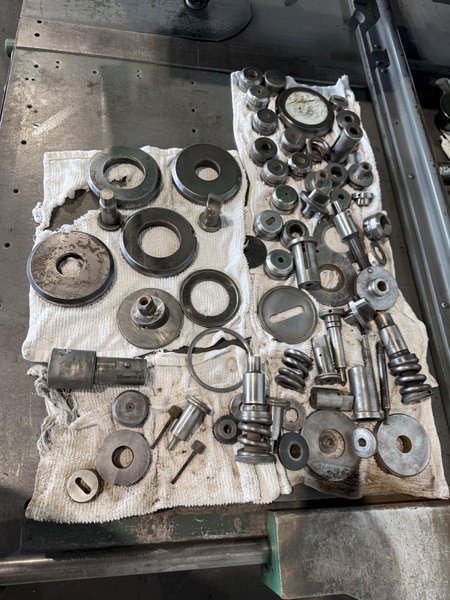 STRIPPIT SUPER 30/40 40-TON SINGLE STATION PUNCH PRESS W/ TOOLING INCLUDED. STOCK # 0774325