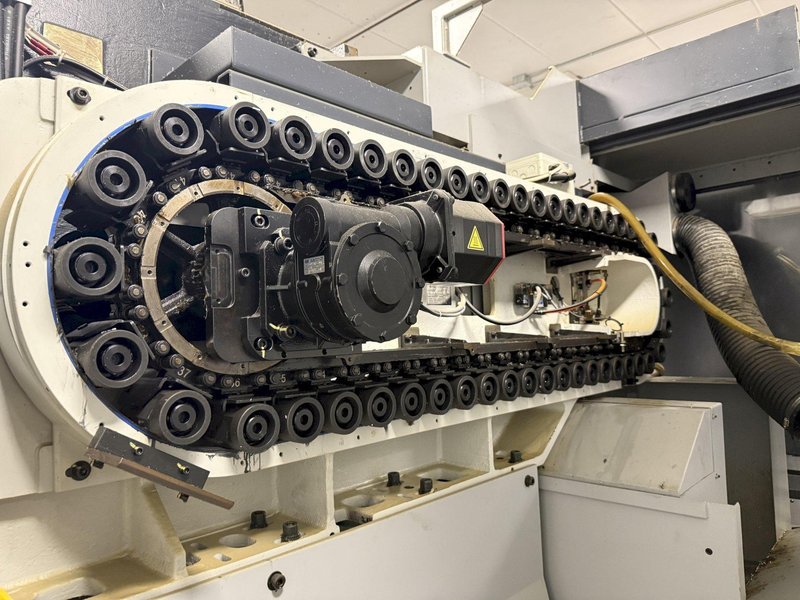 Makino F9 CNC Vertical Machining Center For Sale - 2015