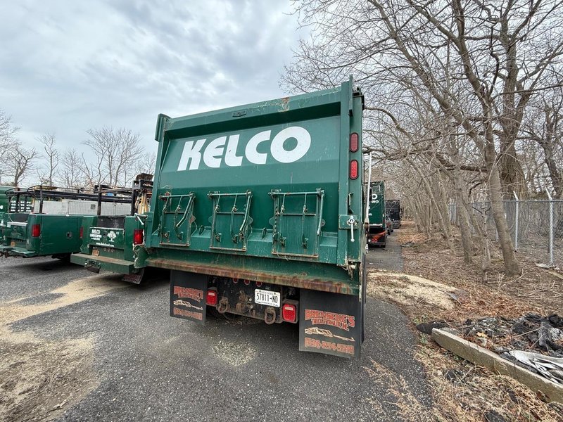 Kenworth T800 Dump Truck, 2007 – CAT C15, 8LL Manual, Tri-Axle, 16′ Steel Bed, Pre-Emission