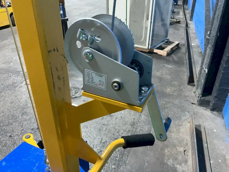 VESTIL 500 LBS PORTABLE WORK SITE LIFT
