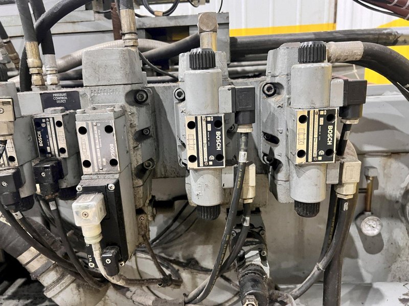 80 TON NEWBURY MODEL #V580BRS INJECTION MOLDER: STOCK #20099