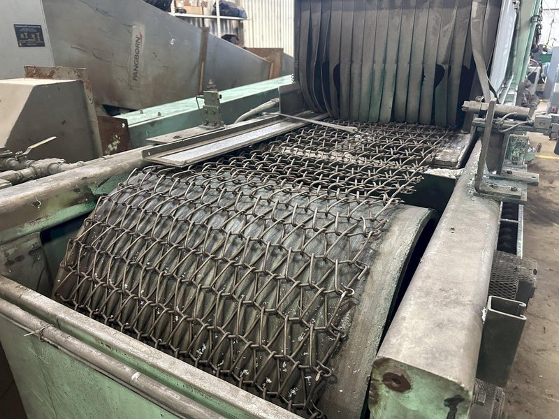 27.5&quot; X 18&quot; X 2 WHEEL GOFF MODEL #WM27.5-2-40 WIRE MESH BELT PASS THROUGH SHOT BLASTER, NEW 2008: STOCK #21932