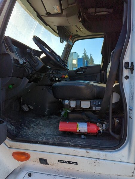 2022 International LT625 3HSDZAPR2NN443564