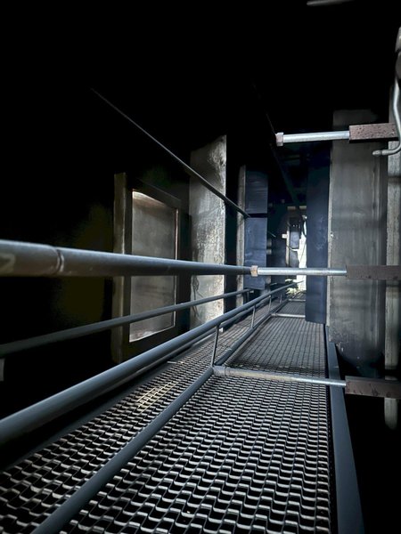 24&quot; X 50&quot; DUNNAGE WASH SYSTEMS 3-STAGE STAINLESS STEEL PASS THRU CONVEYOR TOTE / PALLET WASHER: STOCK #14892
