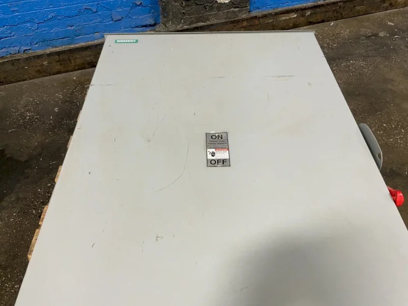 SIEMENS 800 AMPS, 600 VOLTS NON FUSIBLE DISCONNECT   -  012318P