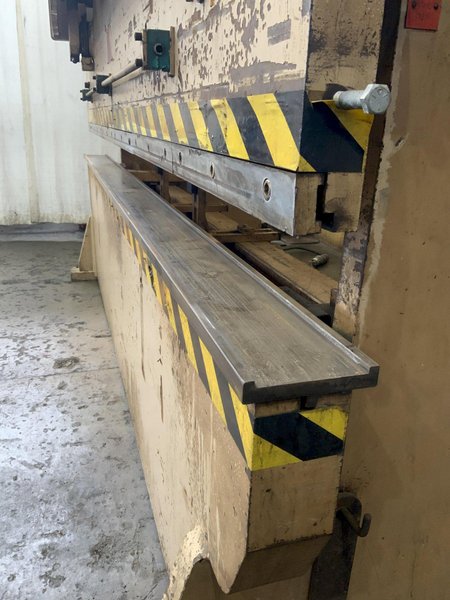 200 TON X 12' STANDARD HYDRAULIC PRESS BRAKE: STOCK #79764