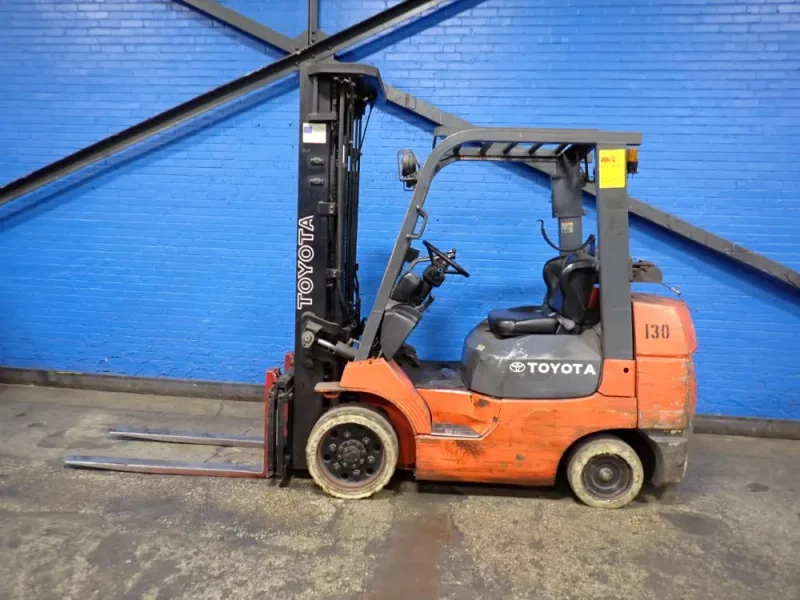 TOYOTA 5600 LBS PROPANE FORKLIFT  -  7FGCU30
