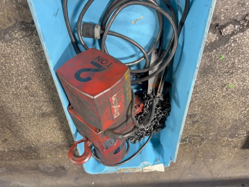 DAYTON 2 TON ELECTRIC HOIST   -  3YB77