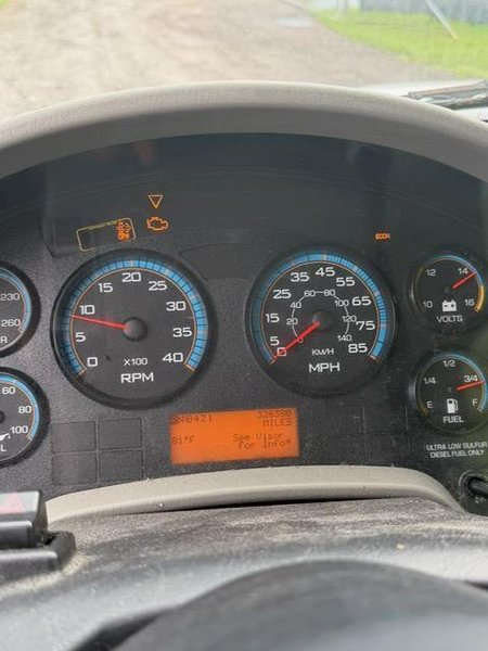 International 4300 Medium-Duty Straight Truck, 2018 – 24′ Box Truck, Cummins Diesel, Allison Automatic