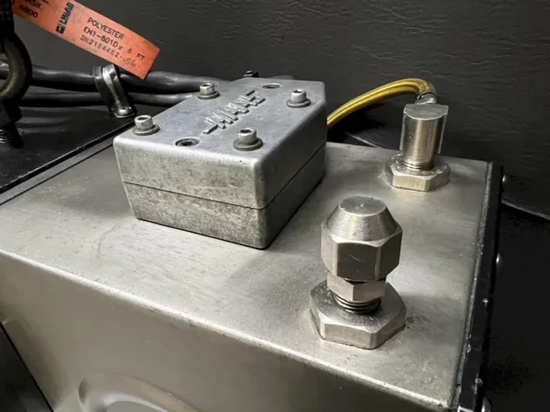 HAAS CNC 4TH AXIS ROTARY TABLE  -  HRT210