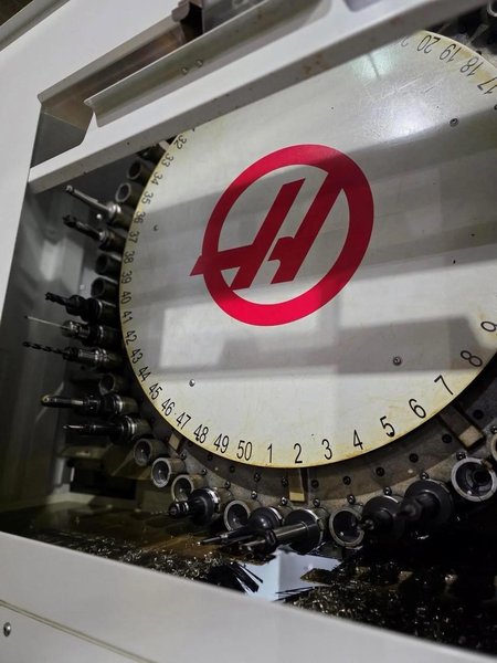 Haas UMC-1000 5-Axis CNC UMC, 2021 – 10-Pallet Changer, 15,000 RPM Spindle, WIPS, Through-Spindle Coolant, Chip Conveyor, Rigid Tapping