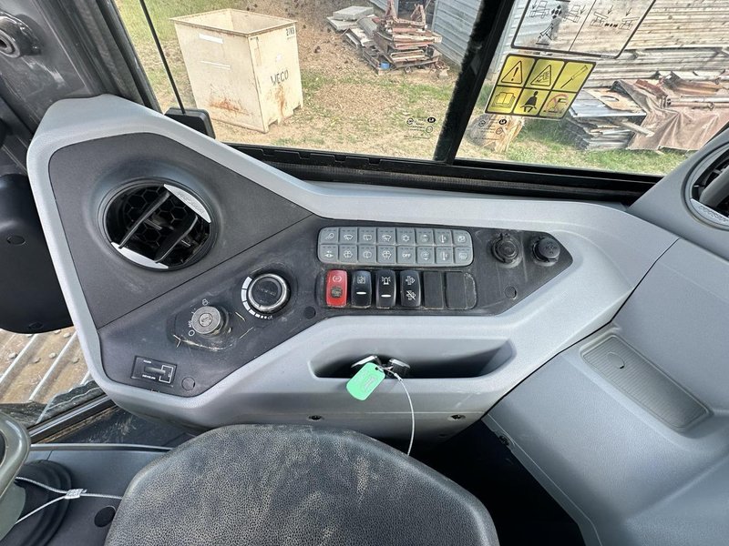 Develon DD100 Dozer, 2023 – Low Hours
