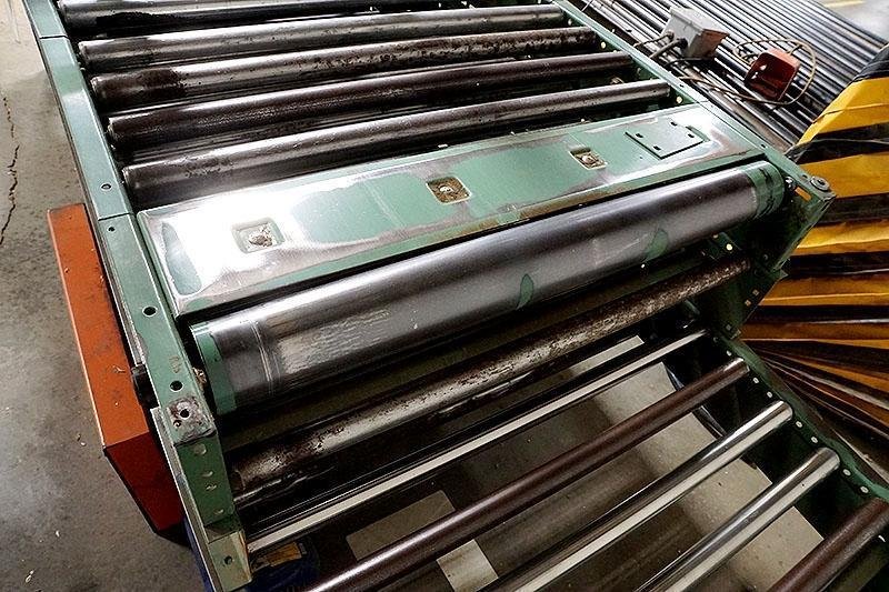 42" WIDE x 25 FEET ROACH POWER DRIVEN ROLLER / BELT CONVEYOR, WITH VFD DRIVE: YOBRO #24712