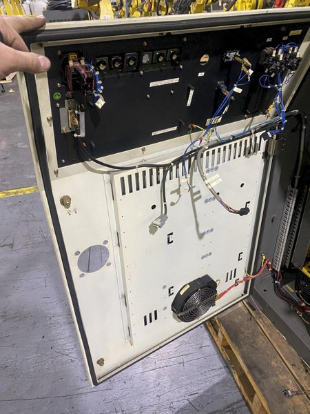 FANUC – R-2000iA/200T w/ R-J3iB Controls PARTS ONLY