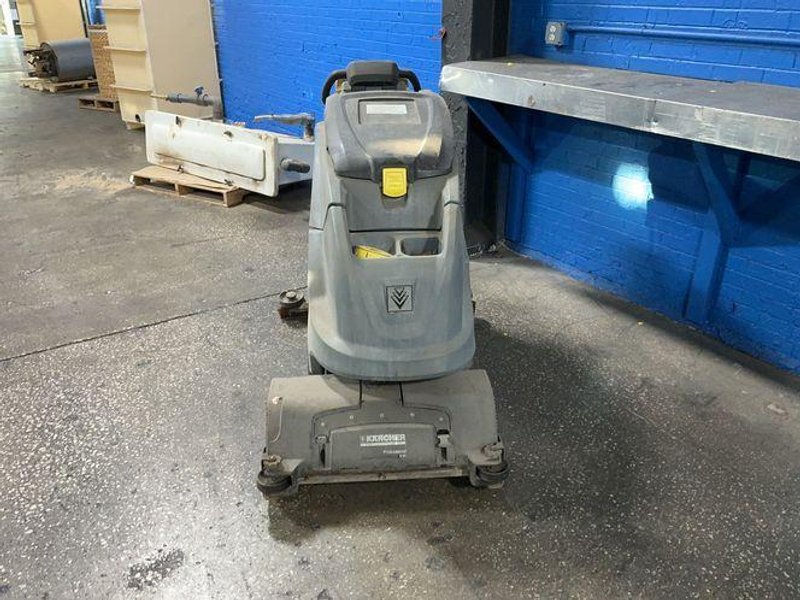 KARCHER 36” FLOOR SCRUBBER  -  RFID B80W
