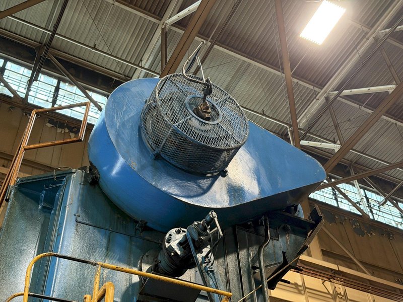 500 TON VERSON S2-500-108-60T STRAIGHT SIDE DOUBLE CRANK PRESS. STOCK # 0329626