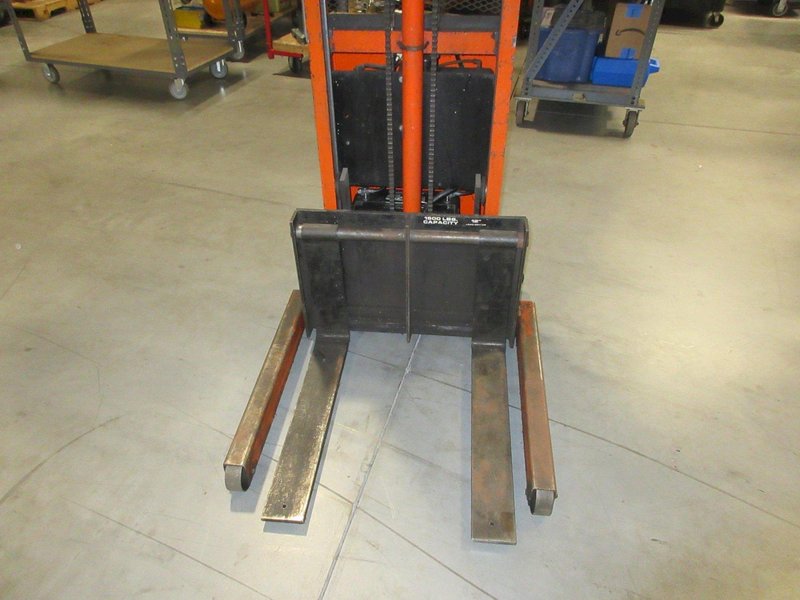 Economy CWF-56-26 Electric Straddle Pallet Stacker- Auction Item