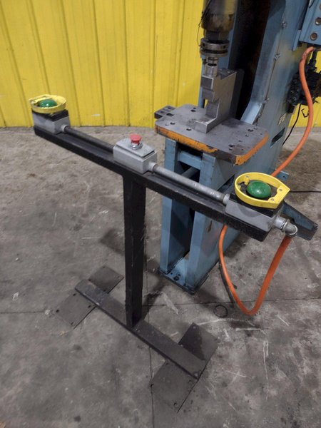 20 TON BTM MODEL #P20F TOG-L-LOC AIR TOGGLE SHEET METAL PRESS: YOBRO #24795