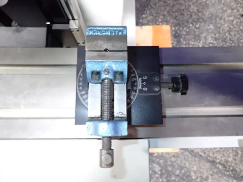 MICRO-VU OPTICAL COMPARATOR  -  SPECTRA / M1030432