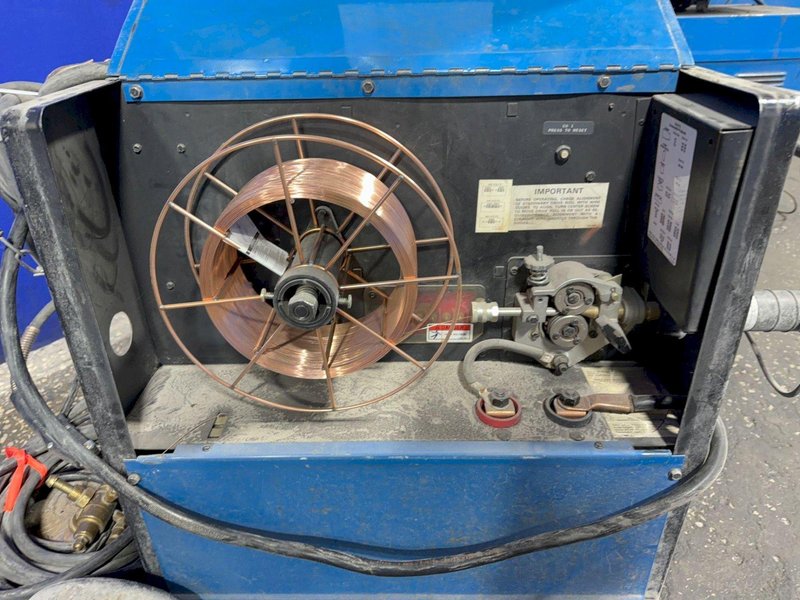 MILLER 200 AMP WELDER   -  MILLERMATIC 250