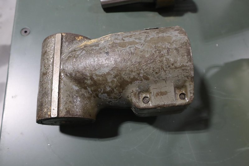 Assorted R8 Facemill &amp; Arbors, Plus Bridgeport 90 Deg Right Angle Milling Head- Auction Item