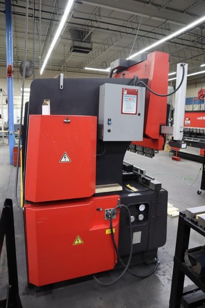 Amada FBD-1253E CNC Hydraulic Press Brake, 138 Ton x 122", Up-Acting, NC9-EXII Controls, Light Curtains