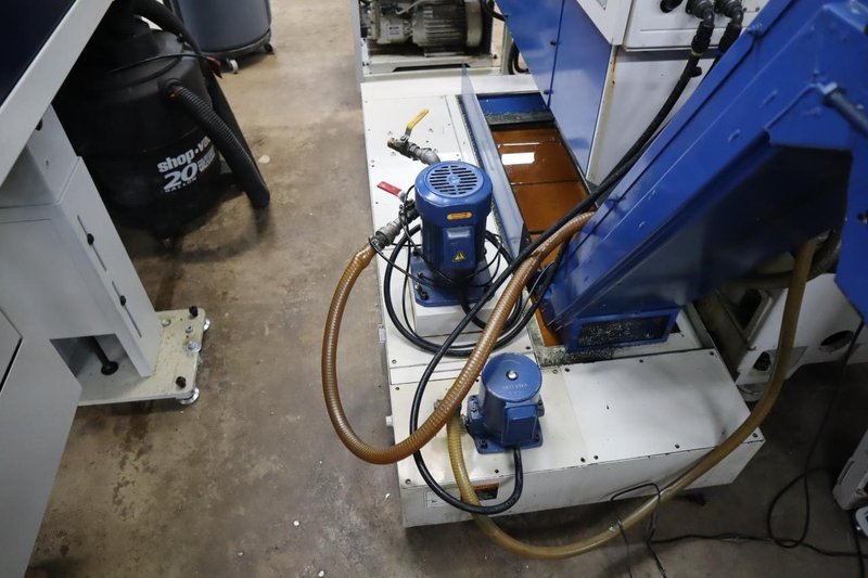 Daewoo Doosan 320/40 CNC Vertical Machining Center with 2 Station Pallet Changer, 12,000 RPM Spindle, 14 Station Rotary Turret, Chip Conveyor- Auction Item