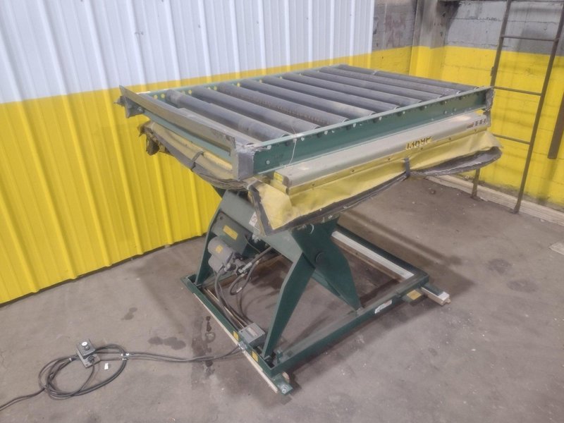 4000 LBS X 60" X 30" SOUTHWORTH MODEL #LS4-36 HYDRAULIC SCISSOR LIFT TABLE WITH ROLLER TOP, 110 VOLT: STOCK #20917