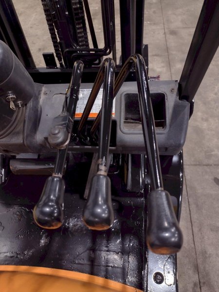 4,700 LBS TOYOTA MODEL #42-6FGCU25 LP GAS FORKLIFT: STOCK #23743
