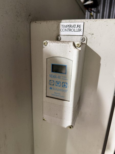 10 HP FLUID CHILLERPT1000-CBP-FF-YSTR CHILLER UNIT(NEW IN 2021). STOCK # 0549126