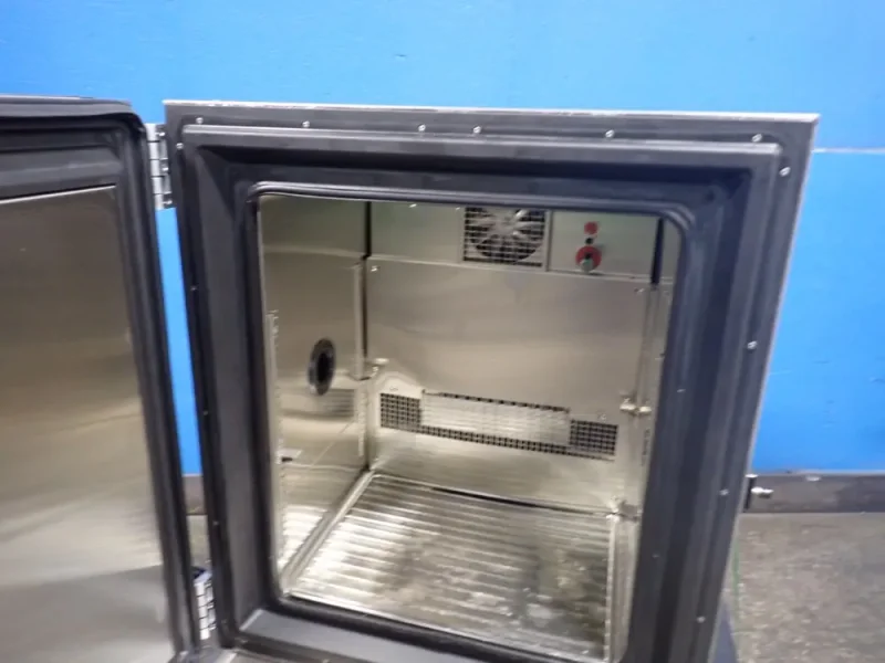 ESPEC 20" X 14" X 22" ENVIROMENTAL TEST CHAMBER   -  BTL-433