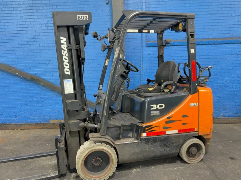 DOOSAN 4400 LBS PROPANE FORKLIFT  -  GC30E-5
