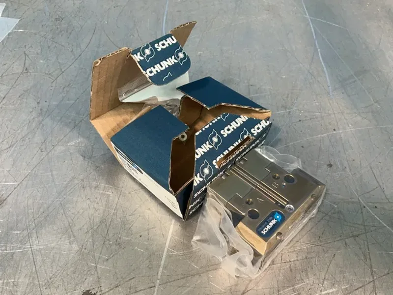 SCHUNK UNIVERSAL PNEUMATIC GRIPPER   -  0371094