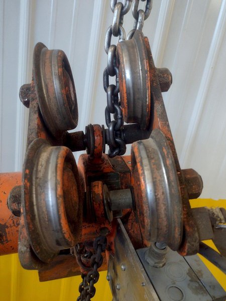 4000 LBS (2 TON) YALE ELECTRIC ROLLER CHAIN HOIST: STOCK #16538