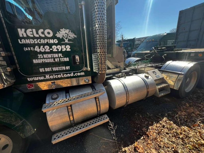 Kenworth T800 Dump Truck, 2011 – Heavy-Duty Tandem Axle