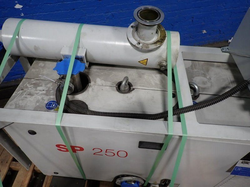 LEYBOLD 7.3 KW VACUUM PUMP  -  SP250