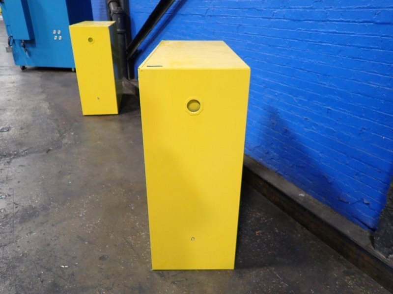 JUSTRITE 30 GAL FLAMMABLE LIQUID STORAGE CABINET