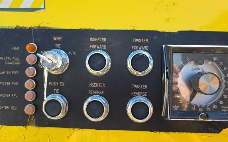 30&quot; X 36&quot; SELCO MODEL #HSO-107-A AUTO-TIE HORIZONTAL HYDRAULIC BALER: YOBRO #24559