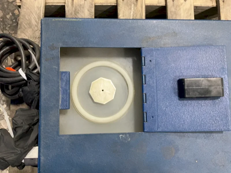 NOAH PRECISION CHILLER  -  2002