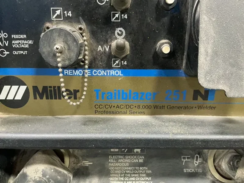 MILLER 200/250 A WELDER  -  TRAILBLAZER 251NT