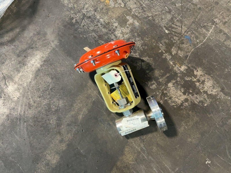 FISHER CONTROLS 3000 PSI VALVE WITH ACTUATOR   -  32-24102SB