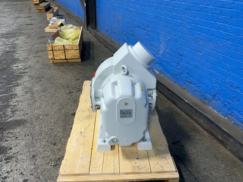 LEYBOLD 7.5 KW VACUUM PUMP  -  WAU2001