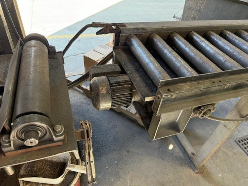 18" X 22" MARVEL 8 MARK 3 VERTICAL BAND SAW STOCK #3815