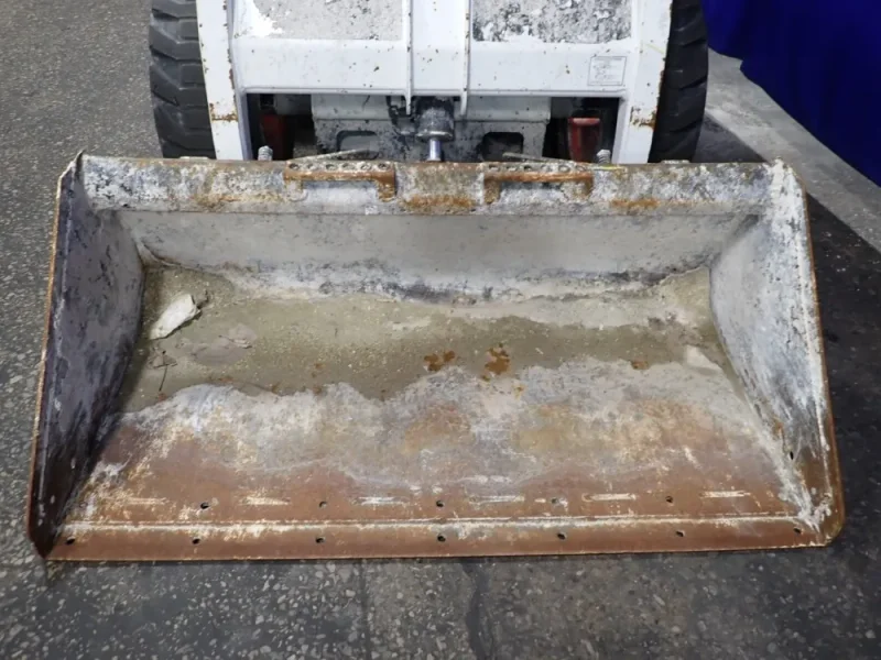 BOBCAT 1300 lbs SKID STEER  -  S130