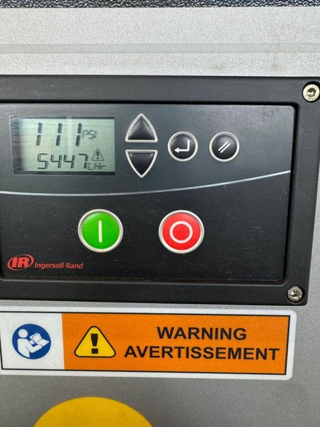 5 HP INGERSOLL-RAND R4i-A 125 AIR COMPRESSOR W/ AIR DRYER. STOCK #0892724