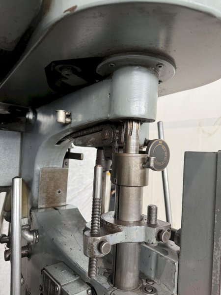 6-SPINDLE ALLEN VARIABLE-SPEED GANG DRILL PRESS. STOCK # 0550325