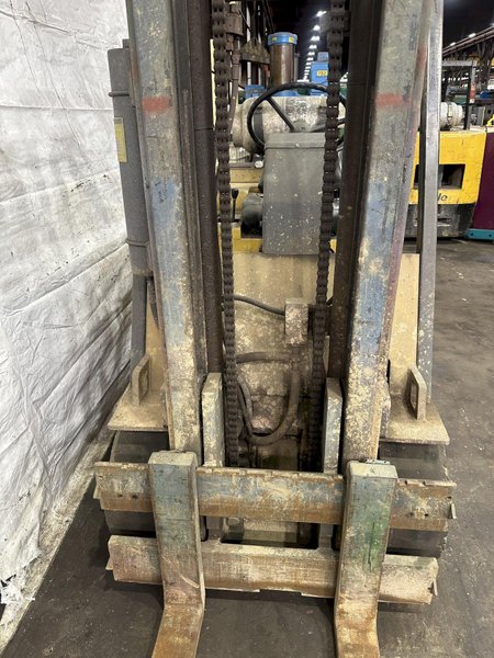 8000 LBS CAT MODEL T80D LP GAS FORKLIFT: STOCK #77665