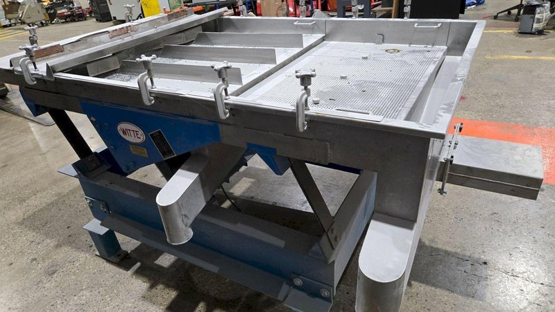 WITTE  LINEAR VIBRATING SCREEN TABLE 700 – 900 RPM  USED