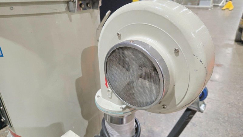 YANN BANG HD-T-50-3L HOPPER DRYER USED/DAMAGED CASTER 415V